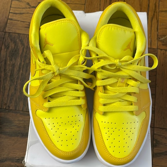 Nike Shoes - Women Air Jordan 1 Low